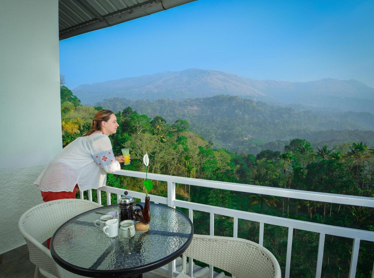 Mistletoe Homestay & Cafe Муннар Екстер'єр фото