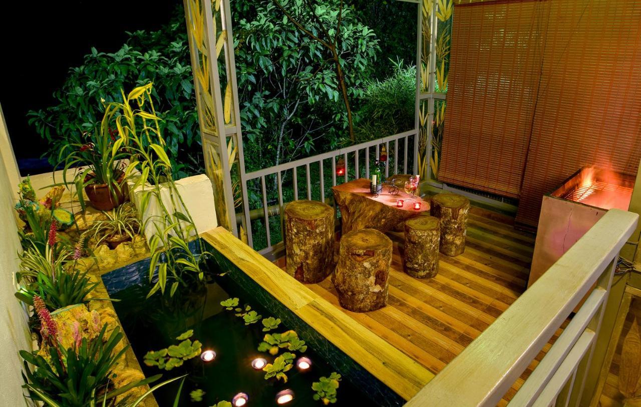 Mistletoe Homestay & Cafe Муннар Екстер'єр фото
